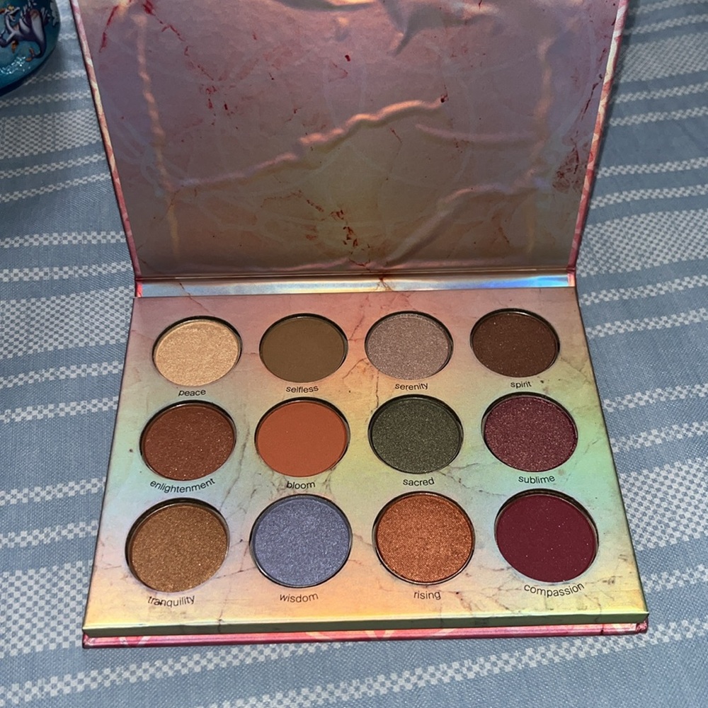 Palette - Picture 2 of 2